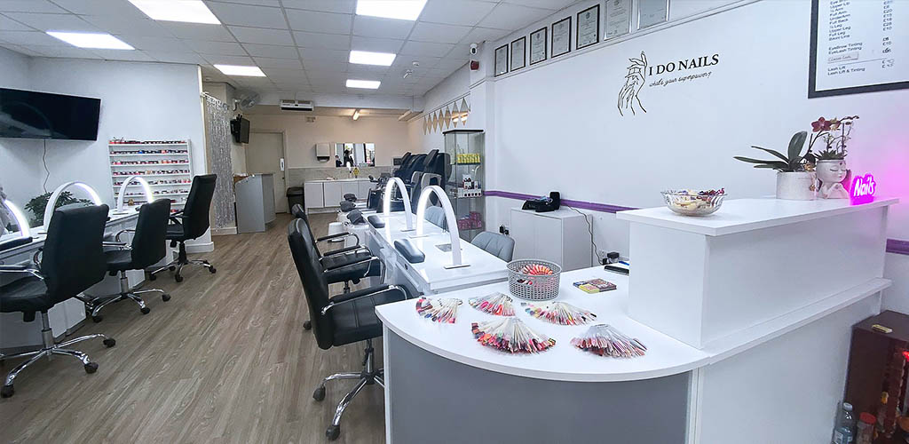 nail salon in Shepperton